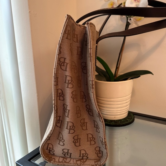 Dooney & Bourke Tan Monogram Tote With Brown Straps and Gold Hardware - Picture 3 of 8